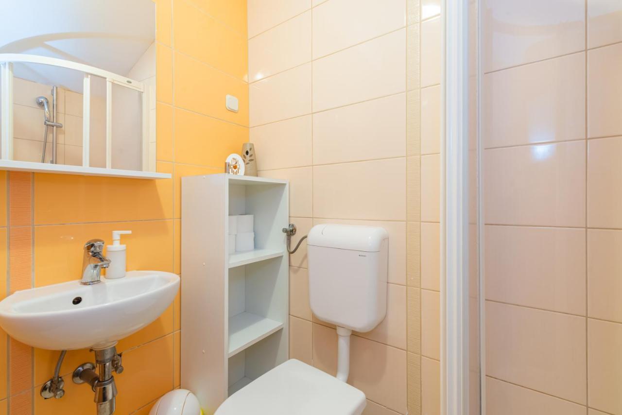 Beautiful Apartment Lovorka 6 , Baska, Krk Exterior foto