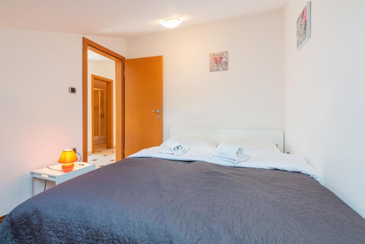 Beautiful Apartment Lovorka 6 , Baska, Krk Exterior foto